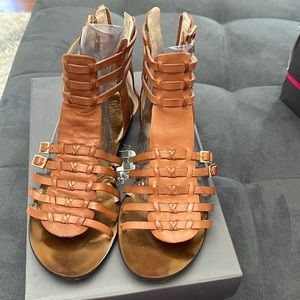 Vince Camuto sandals size 8.5M